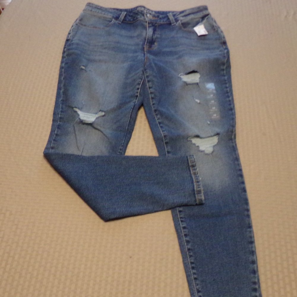 Maurices SIZE 16 Regular skinny jeans